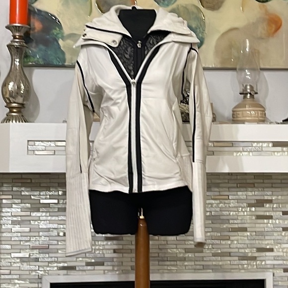 Lululemon Bundle Up White Jacket with Black Accents - Picture 3 of 16